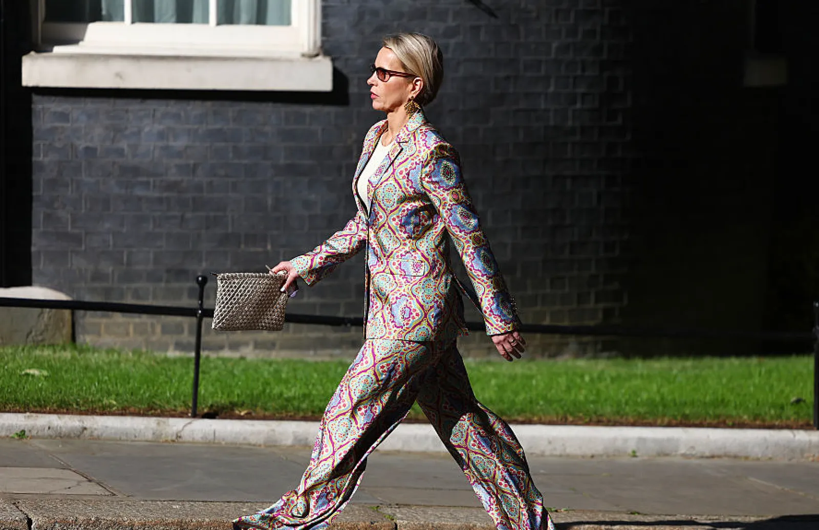 big pharma ceos defy market trends with soaring multi million dollar compensation packages in 2025 amidst strategic triumphs and public scrutiny