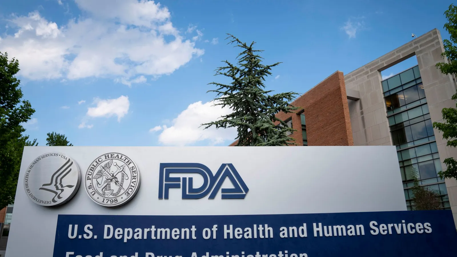fda plans advisory committee meetings on peptide reclassification amidst political scrutiny and calls for regulatory clarity