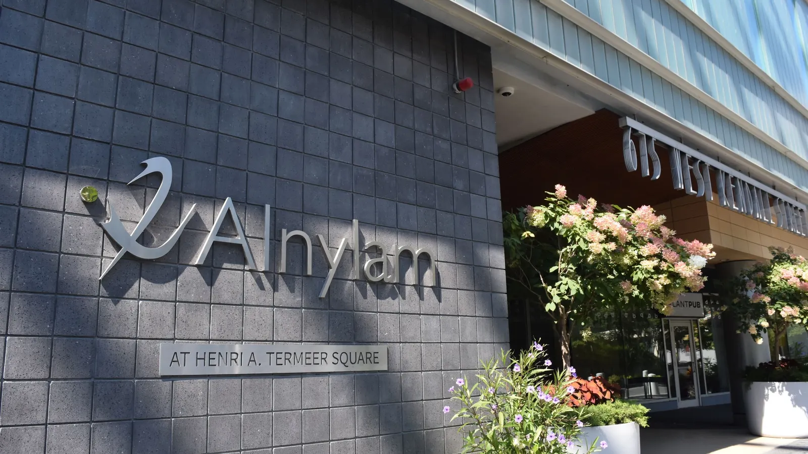 alnylam pharmaceuticals faces sharp market reversal as amvuttra sales miss and guidance cut trigger 30 stock plunge