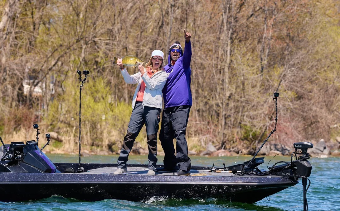 nfl legend randy moss partners with childrens cancer research fund to support chasing a cure campaign on leech lake 1
