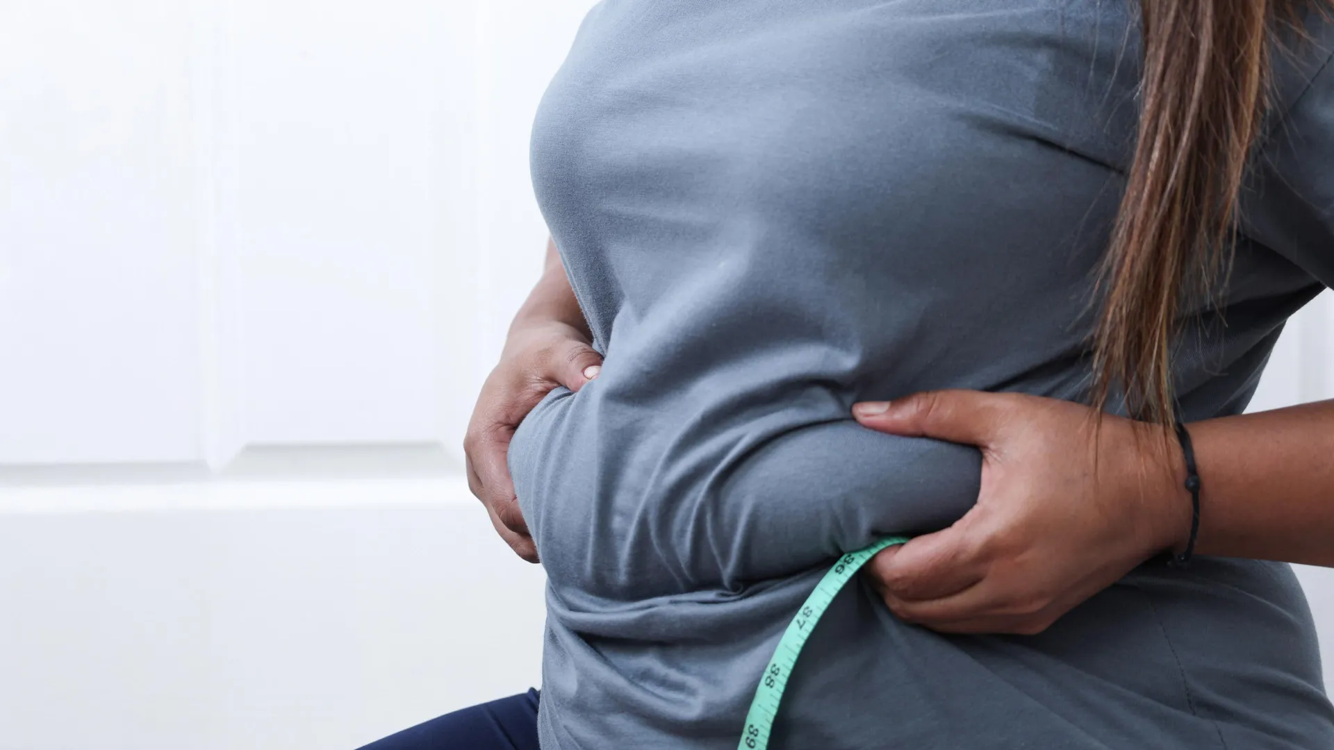 the alarming synergy abdominal obesity and vitamin d deficiency dramatically elevate mortality risk in older adults