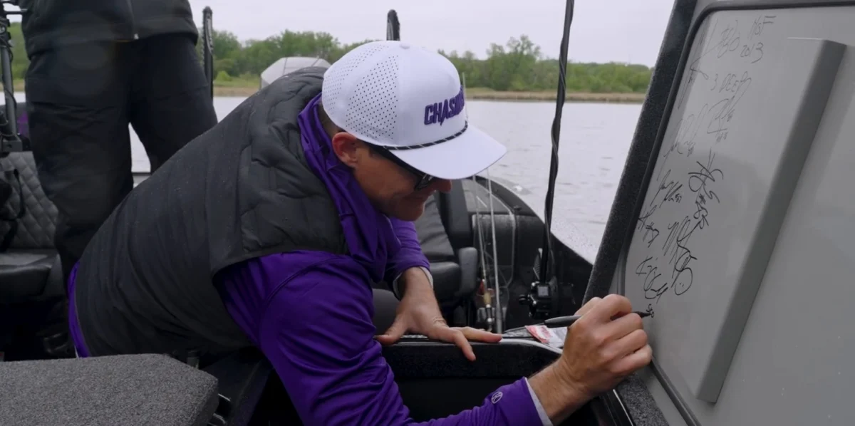 pro football hall of famer randy moss launches custom ikon bass boat sweepstakes to benefit childrens cancer research fund